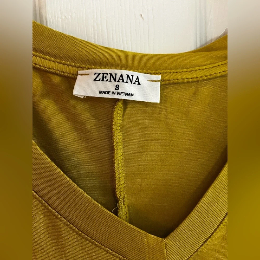 Zenana-Women’s NWOT Mustard V-Neck Short Sleeve Tee size S - Picture 2 of 6